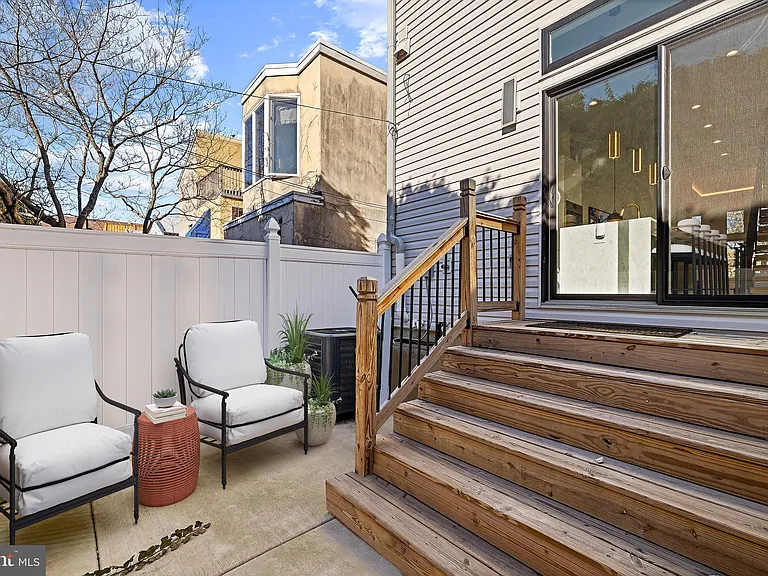2130 Spring St — Photo 15