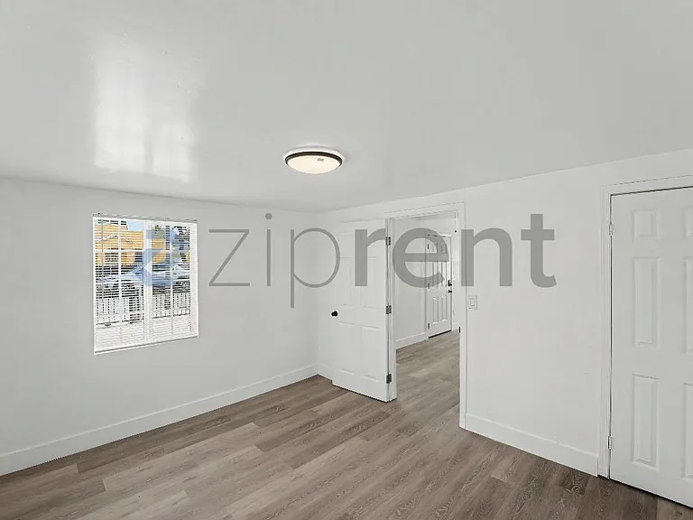 515 E 55th St — Photo 14