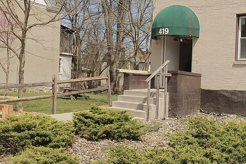 419 Peebles St Photo 1