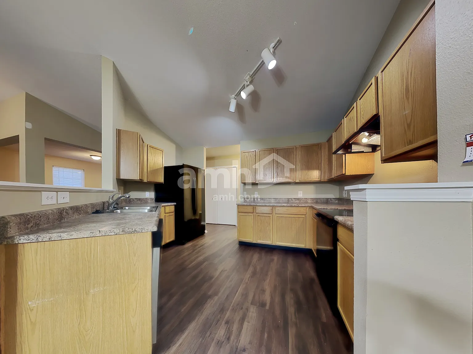 3 bed, 2.0 bath, 1777 sqft, $1,945 — Photo 4