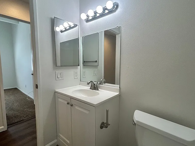 1377 Oakdale Ave — Photo 10