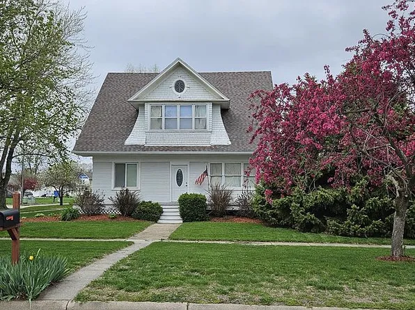 1122 North St, Tekamah, NE 68061