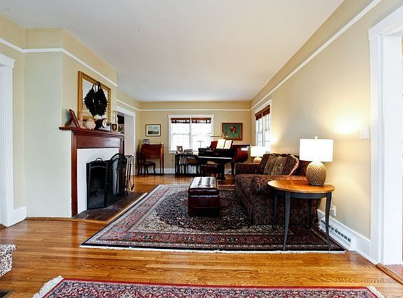 5th image of 36 Lansdowne Dr
