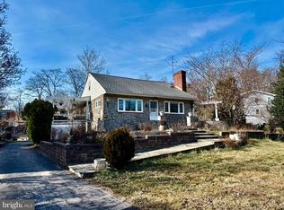 72 Meadowbrook Rd, Wayne, PA 19087