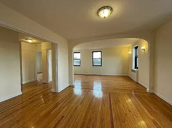 2728 Henry Hudson Parkway image 2 of 15