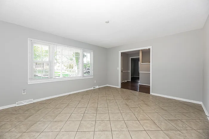 107 Windsor St — Photo 5