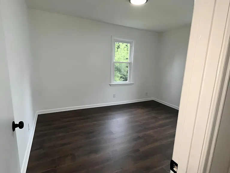 650 Norton Ave — Photo 11