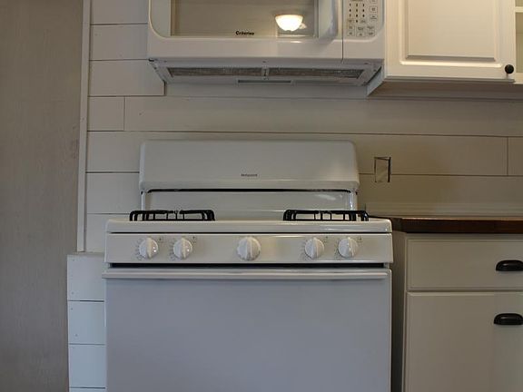 Brand new stove & over-the-range microwave