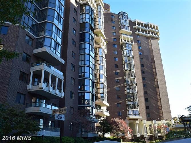 1st image of 1600 N Oak St APT 1107