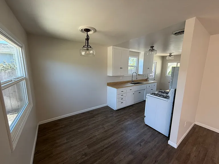 6315 Lake Arago Ave — Photo 7