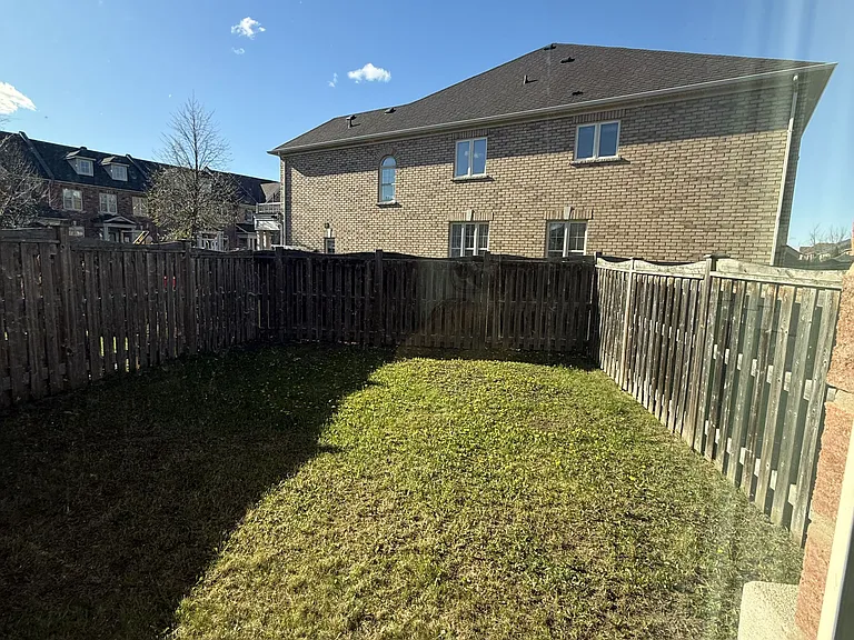 36 Princess Diana Dr — Photo 15