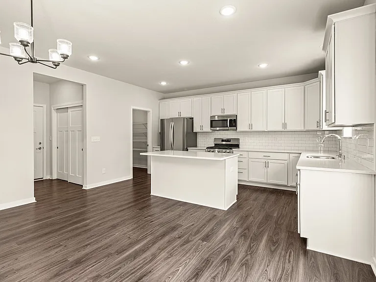 3907 18th Pl — Photo 3