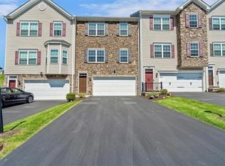 688 Freedom Dr, Carnegie, PA 15106