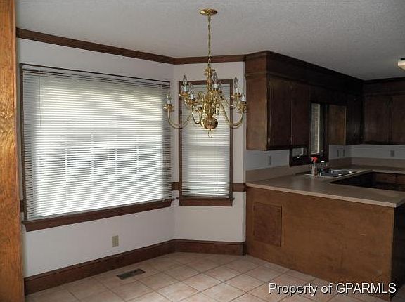 5th image of 303 Field St