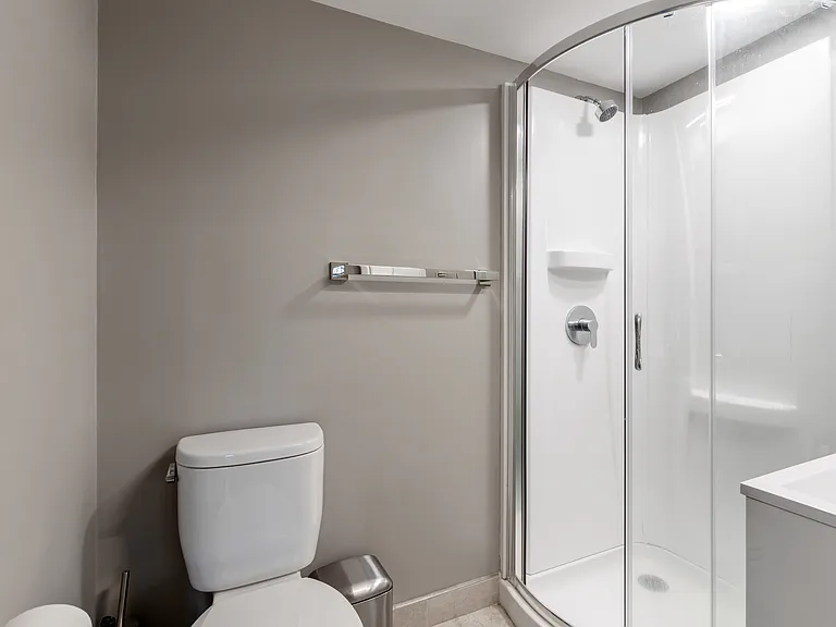 12 Derne St #301 — Photo 5