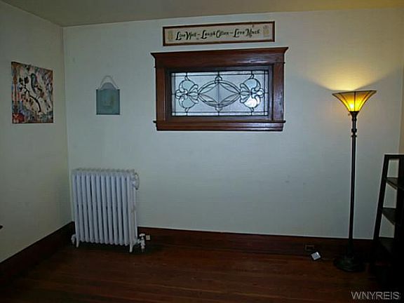 3rd image of 118 Parkwood Ave