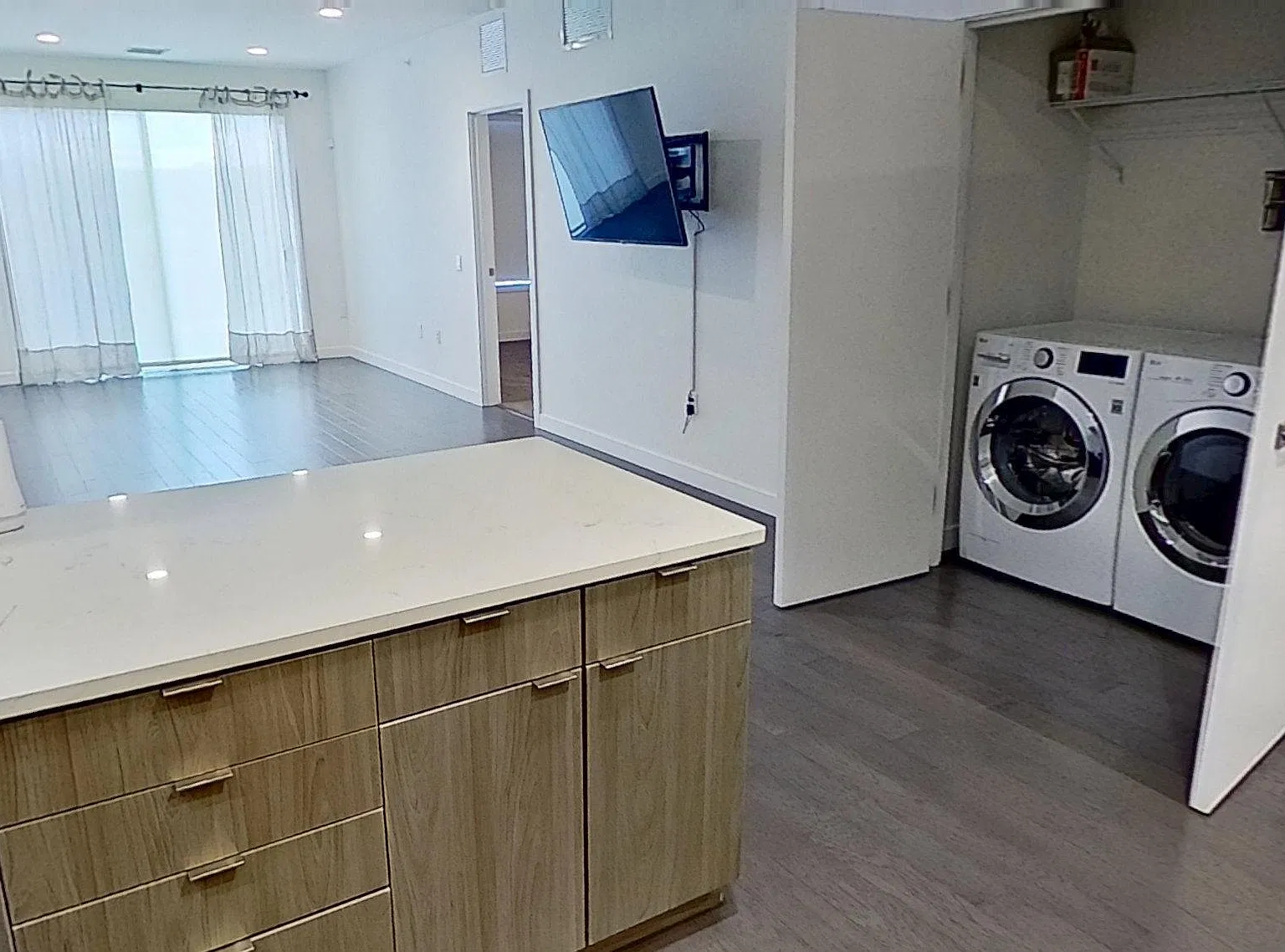2 bed, 1135 sqft, $2,300 — Photo 3