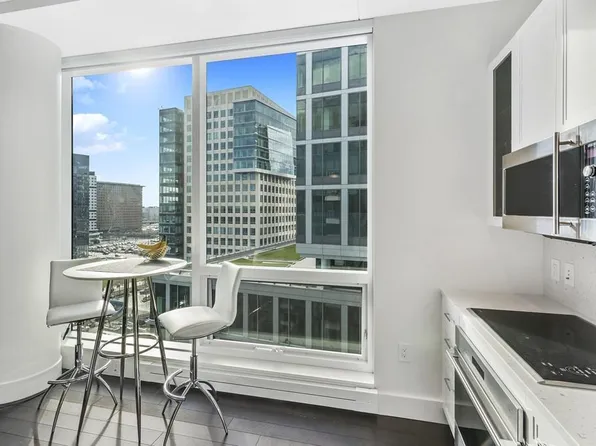 22 Liberty Dr Unit 10H, Boston, MA 02210