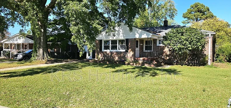 3 bed, 1.5 bath, 1550 sqft, $1,900 — Photo 2