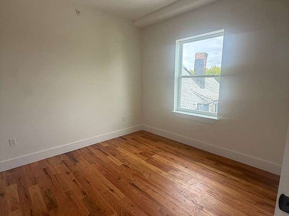 3rd image of 157-159 Roseville Ave #8