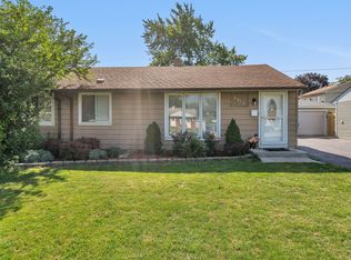 8877 S Main St, Hometown, IL 60456