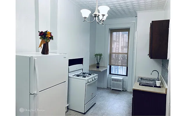 Rented by Douglas Elliman | media 38