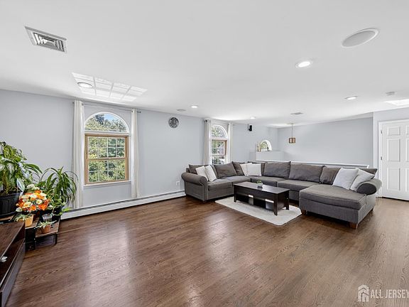 4th image of 36 Aylin St