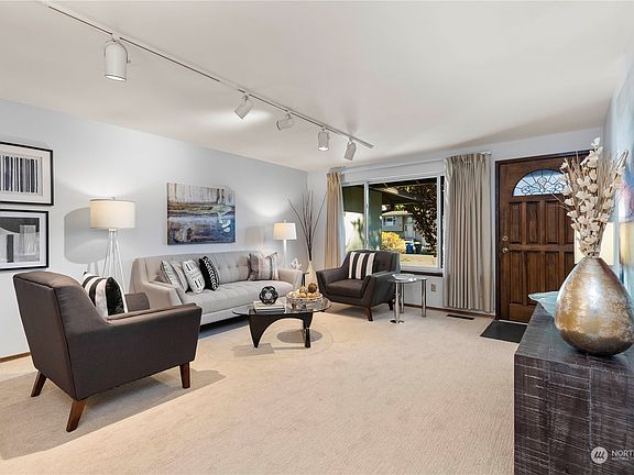 4th image of 16424 65th Avenue W