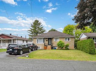 848 Willow Ave #B, Ottawa, ON K1E 1C5