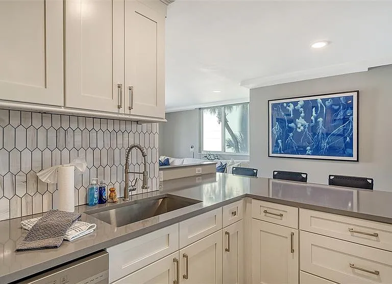 4822 Ocean Blvd #2F — Photo 8