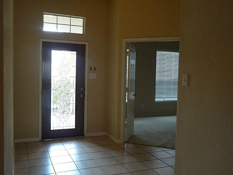 6027 Schaumburg Dr — Photo 2