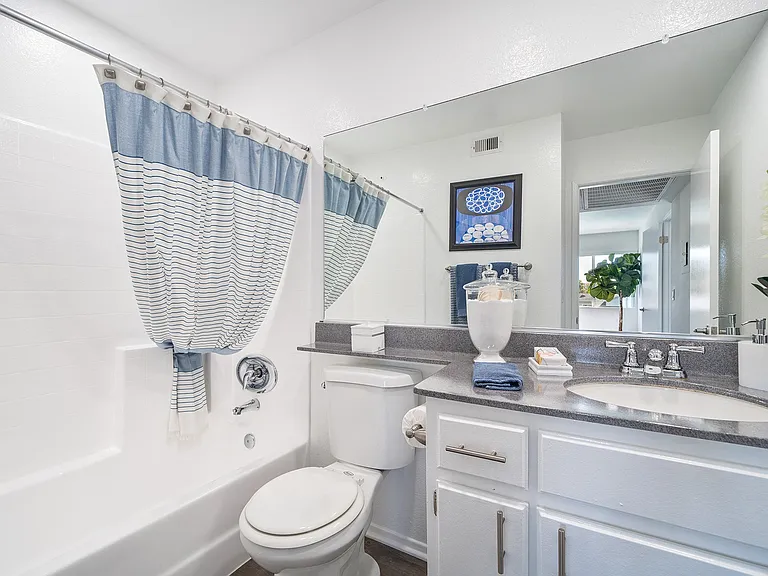 Hampton Pointe — Photo 14