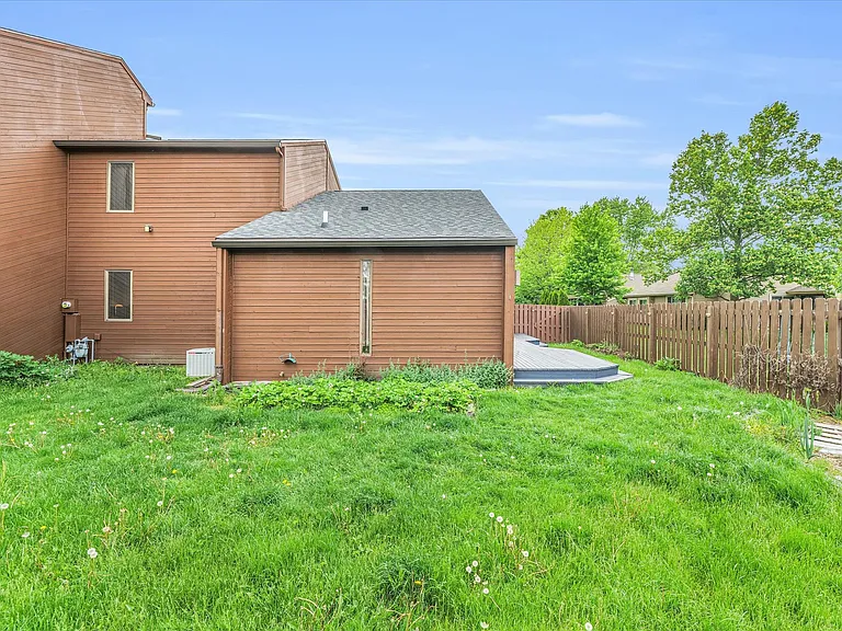 1 Lyndhurst Village Ct — Photo 2