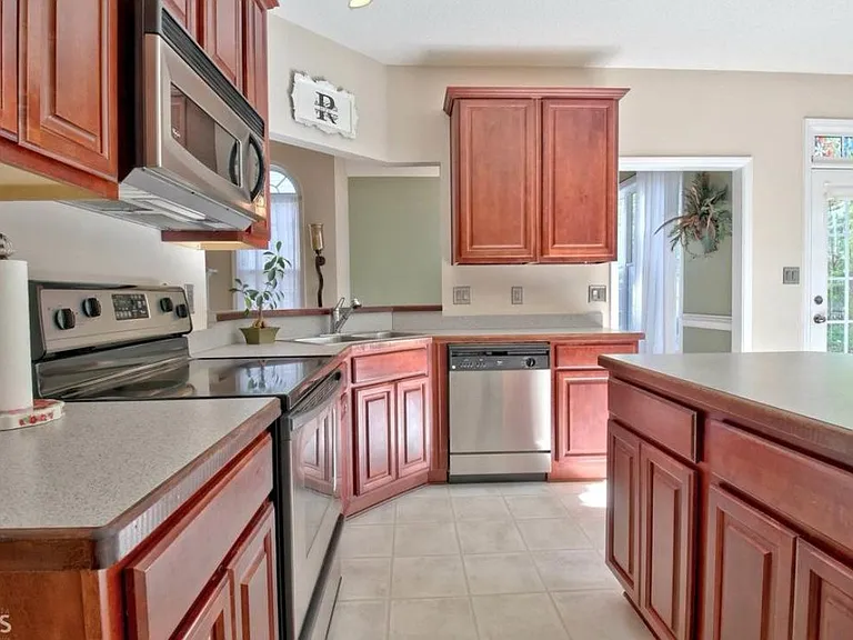 320 Millbrook Village Dr — Photo 6