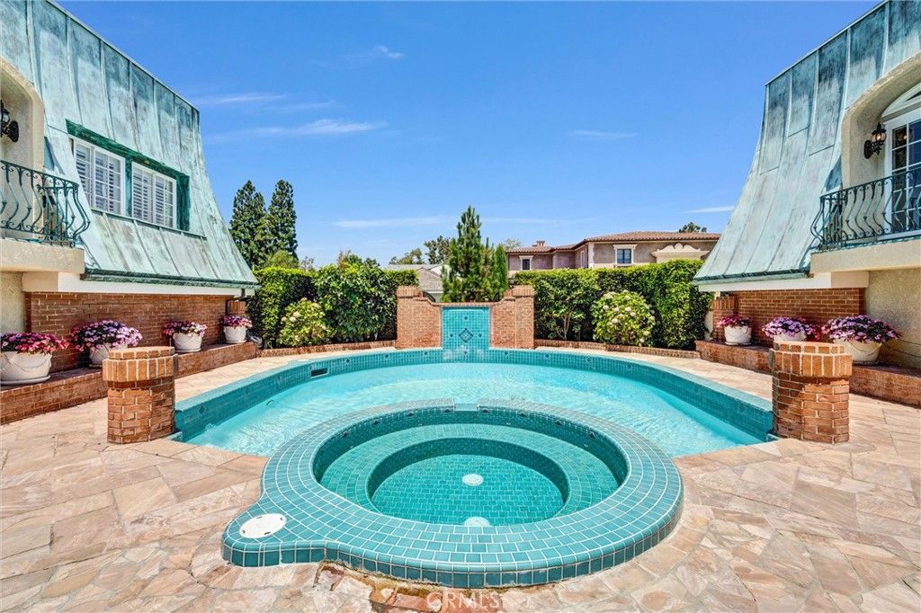 81 Royal Saint George Road 5