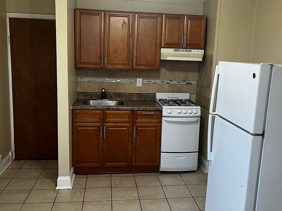 1st image of 1028 Coates St APT 5