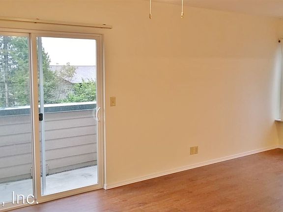 4th image of 18100 15th Ave NE APT 319