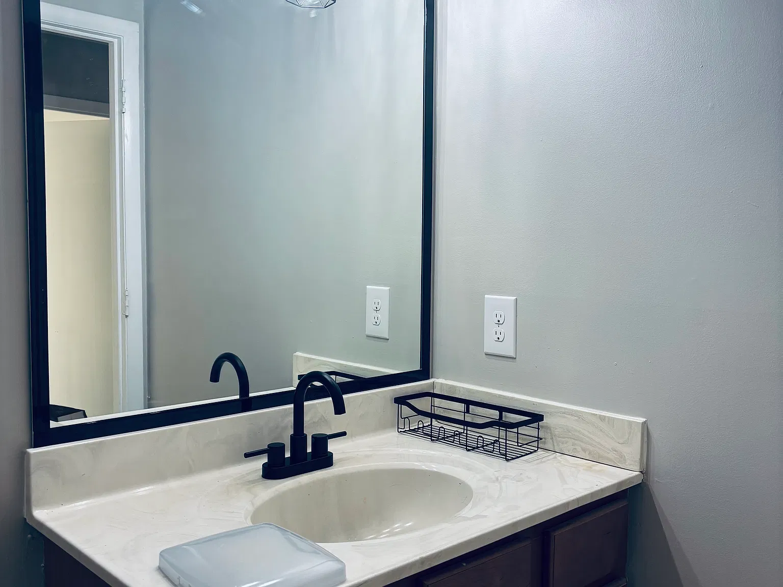 4 bed, 1985 sqft, $2,260 — Photo 2