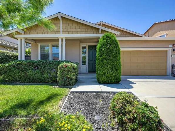 402 Crimson Cir, Vacaville, CA 95687