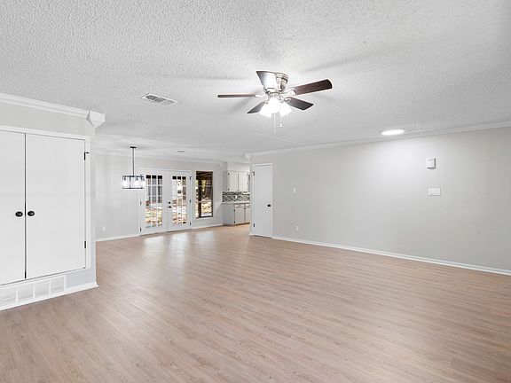 5th image of 2423 Jewell Dr