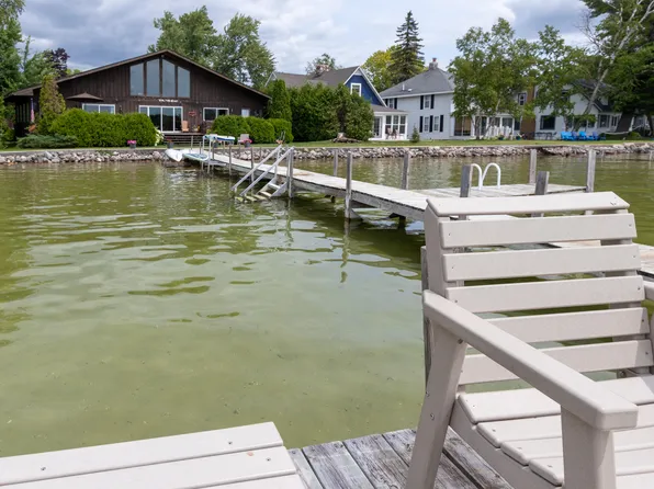 4580 Pangbuin St, Alanson, MI 49706