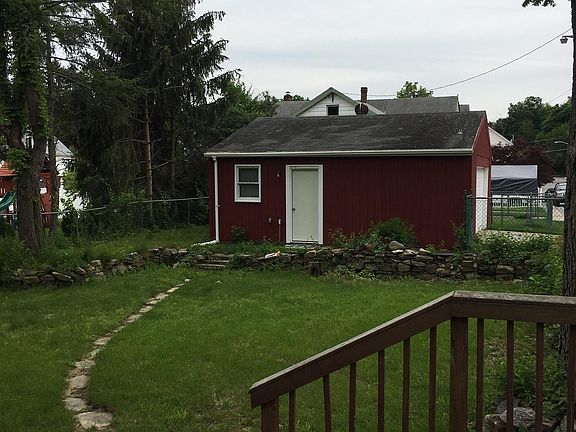 4th image of 24 Wyandotte Ave