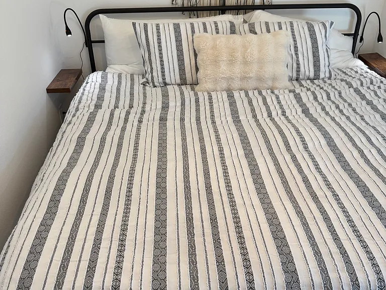 E 12th St — Photo 17