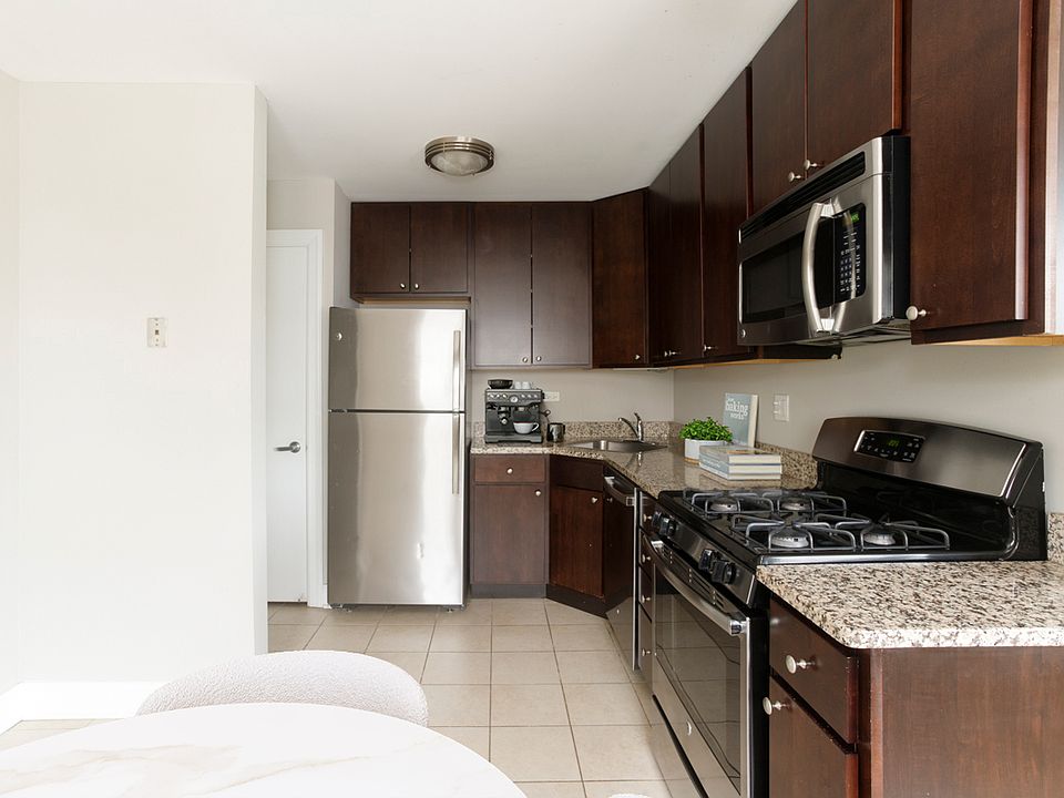 1st image of 6454 N Northwest Hwy APT 206