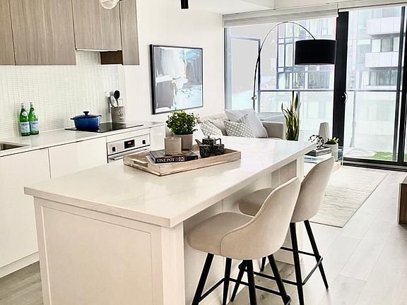 5th image of 161 Roehampton Ave #2007