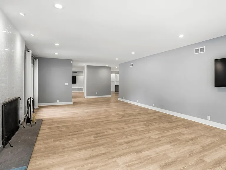 4515 N Lake Dr — Photo 18