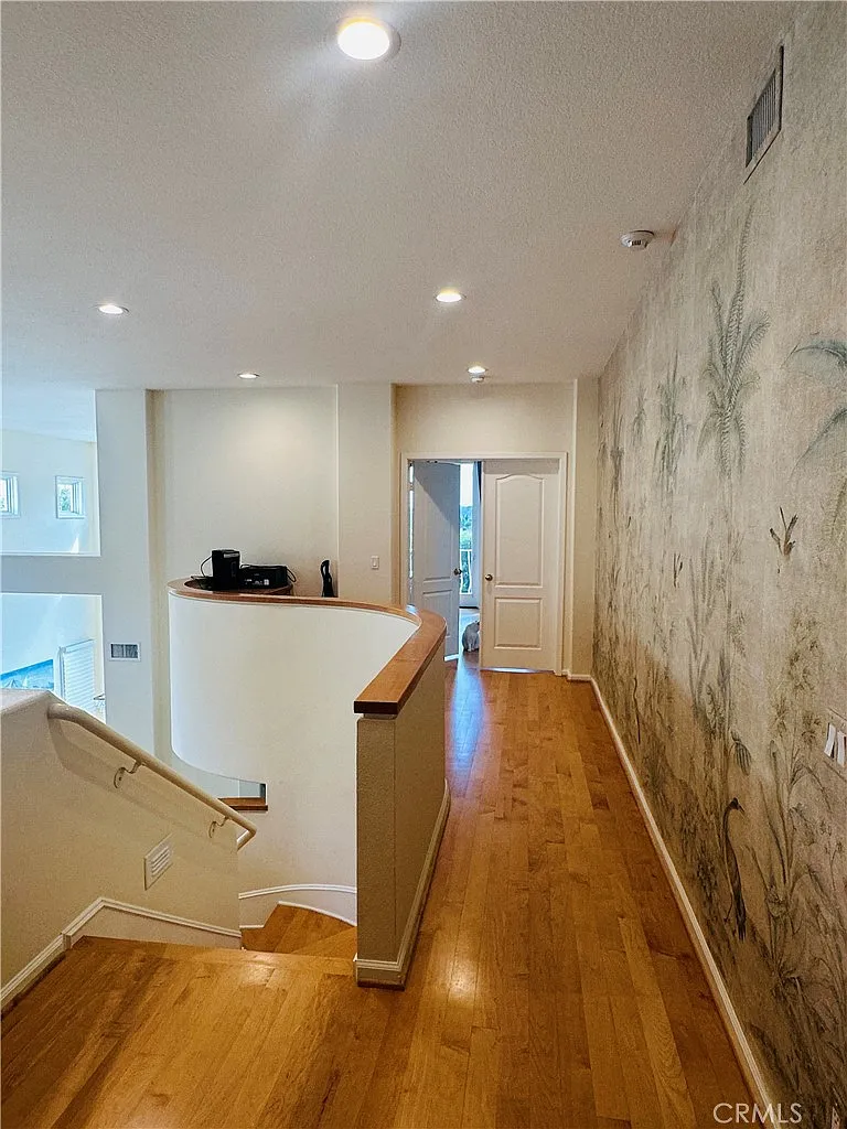 4 bed, 3256 sqft, $10,000 — Photo 4