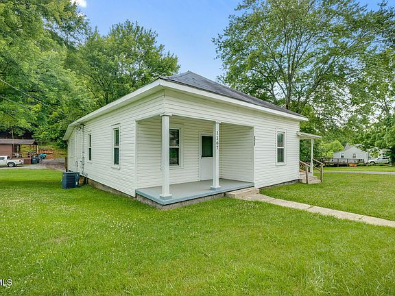 2nd image of 1167 Bloomingdale Pike