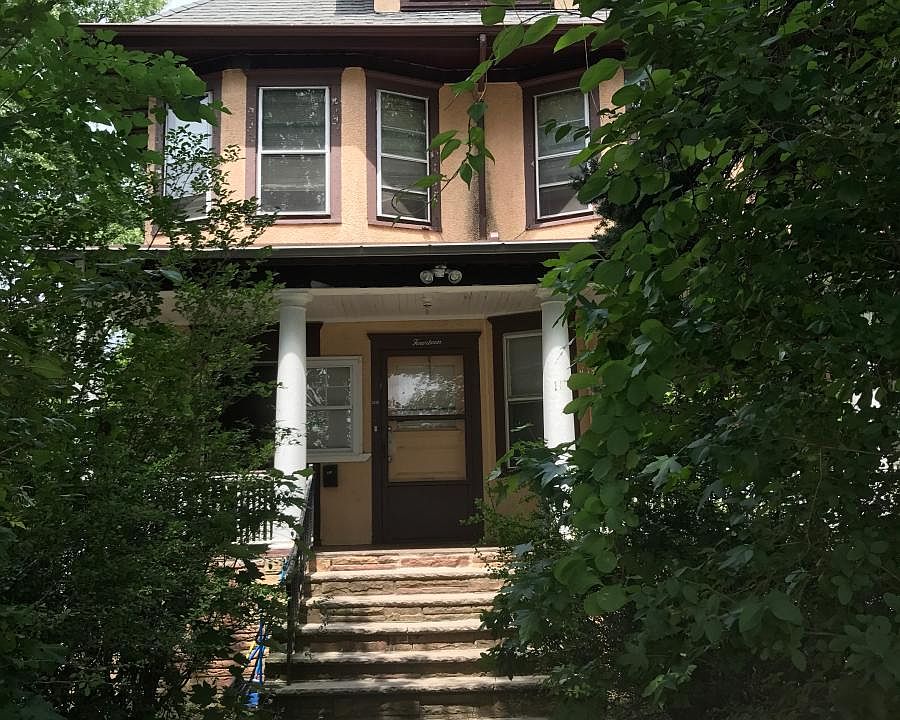 1st image of 14 Franklin St #2