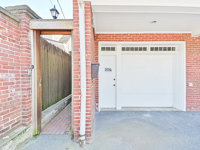 206 E Marion St #1 — Photo 6